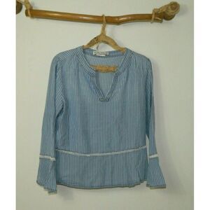 Madeline & Monroe Blouse Blue Chambray Lace Bell Sleeves Top Size Large‎